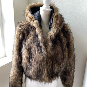 AKIRA | Faux Fur Hoodie Size L